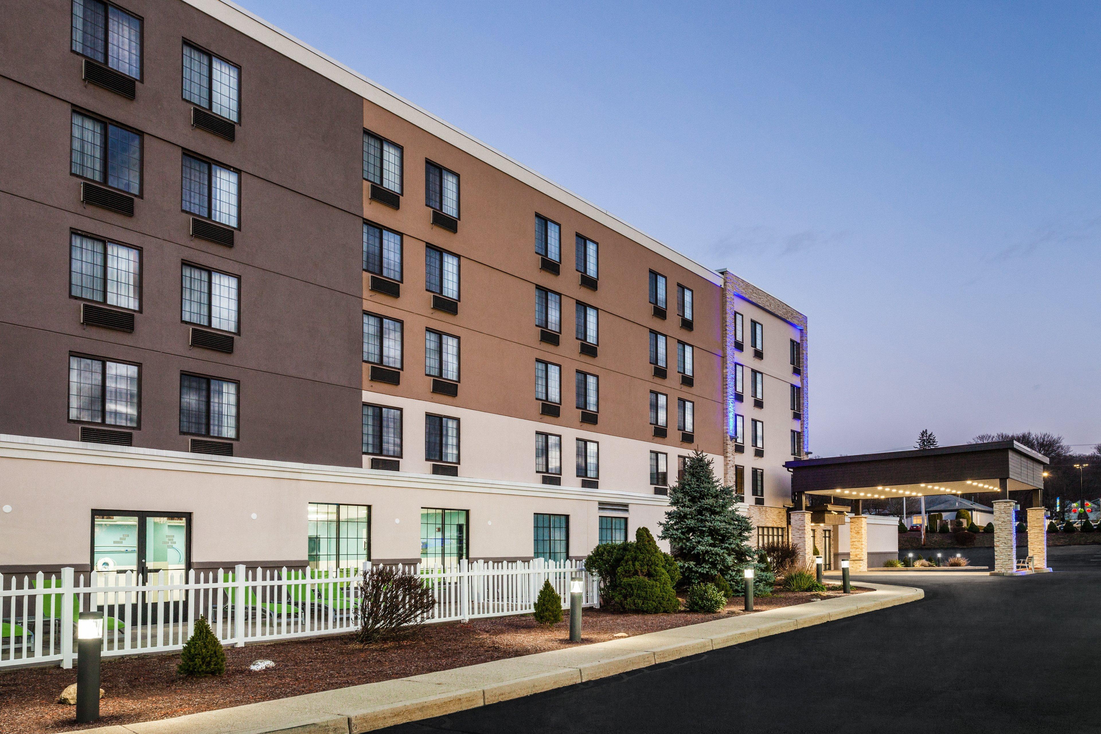Holiday Inn Express Hotel & Suites Providence-Woonsocket By Ihg Bagian luar foto