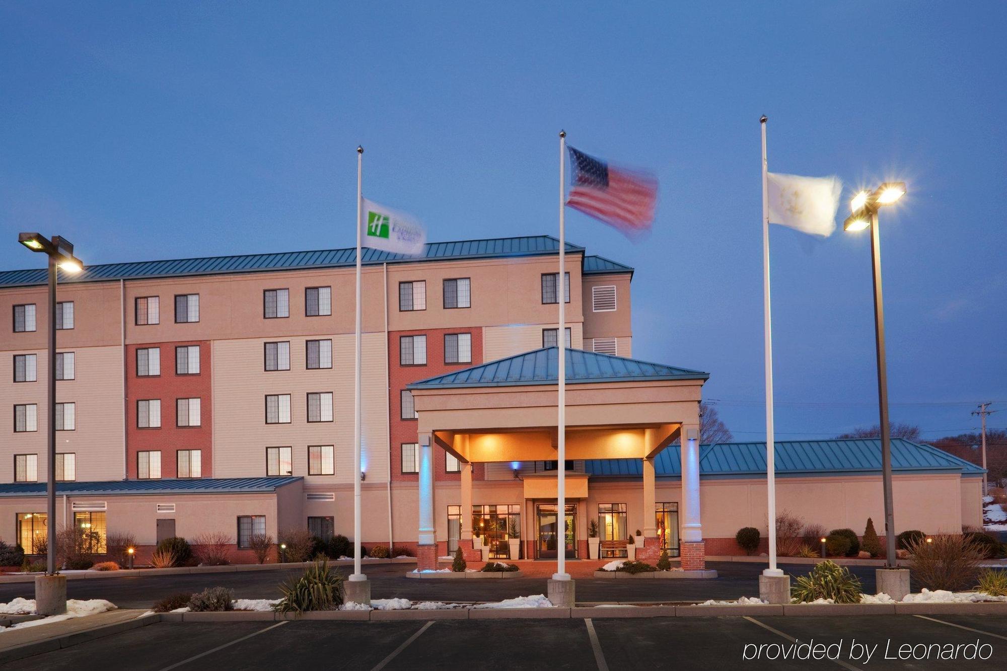 Holiday Inn Express Hotel & Suites Providence-Woonsocket By Ihg Bagian luar foto