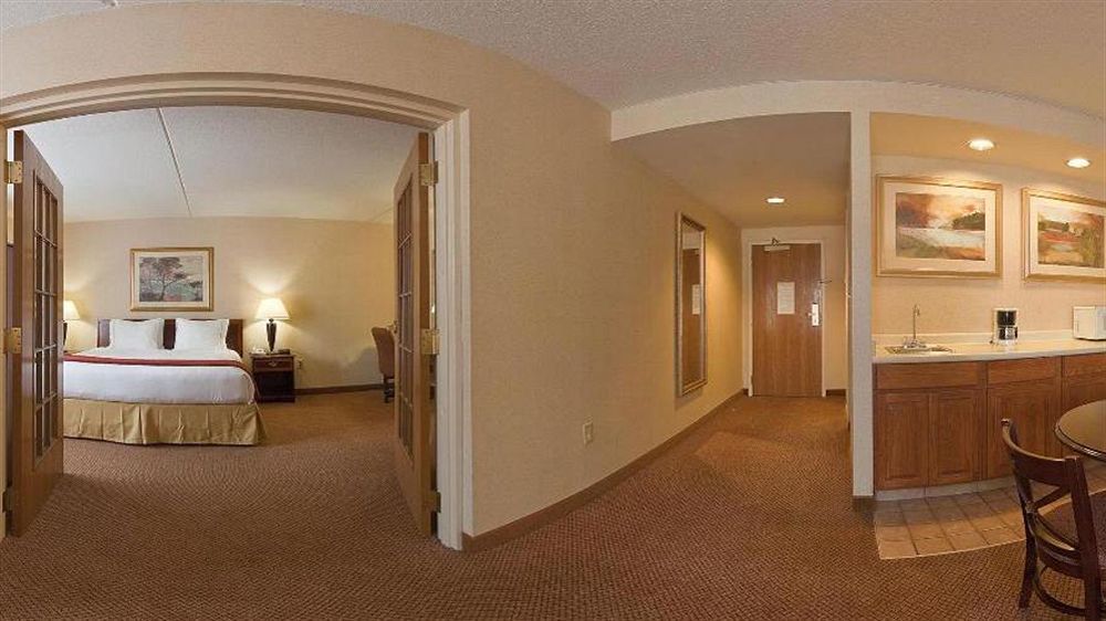 Holiday Inn Express Hotel & Suites Providence-Woonsocket By Ihg Bagian luar foto