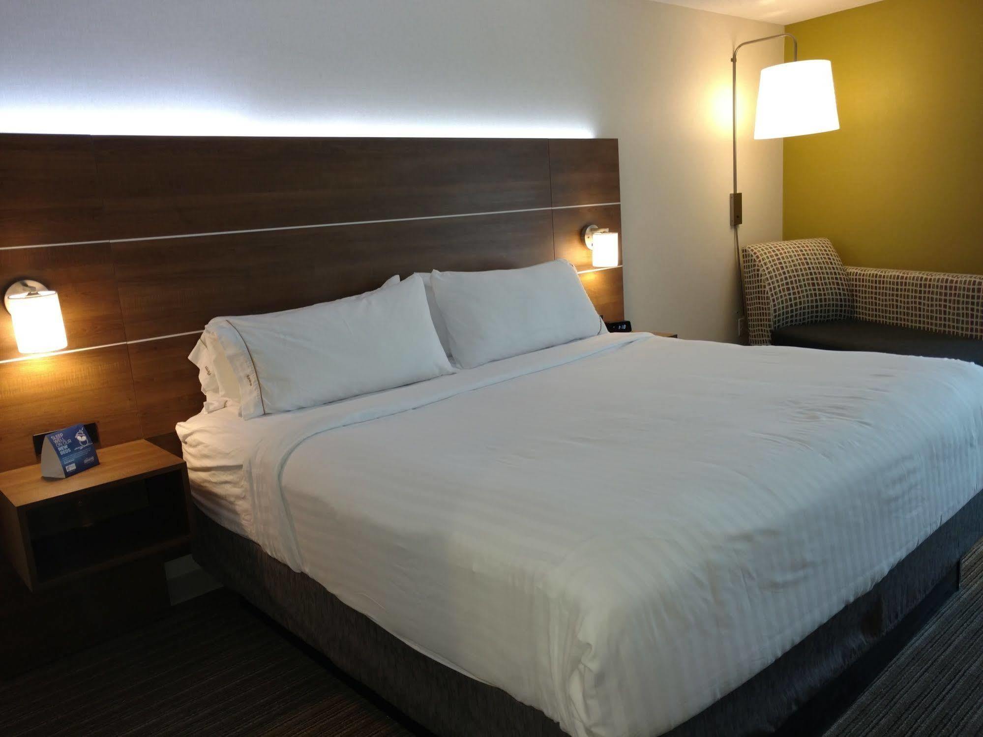 Holiday Inn Express Hotel & Suites Providence-Woonsocket By Ihg Bagian luar foto