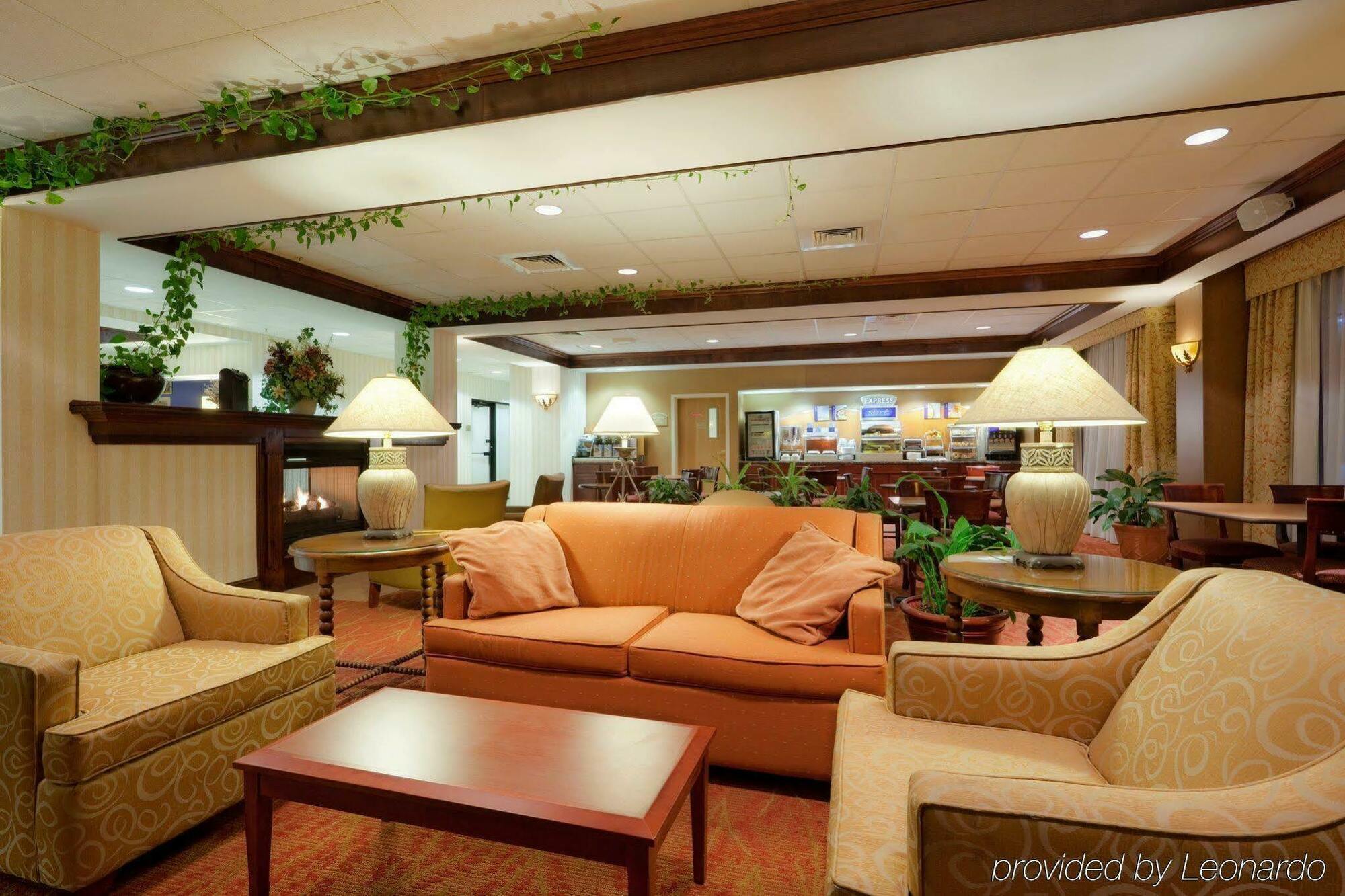 Holiday Inn Express Hotel & Suites Providence-Woonsocket By Ihg Bagian luar foto